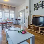 Lovely In With Kitchen * Umag